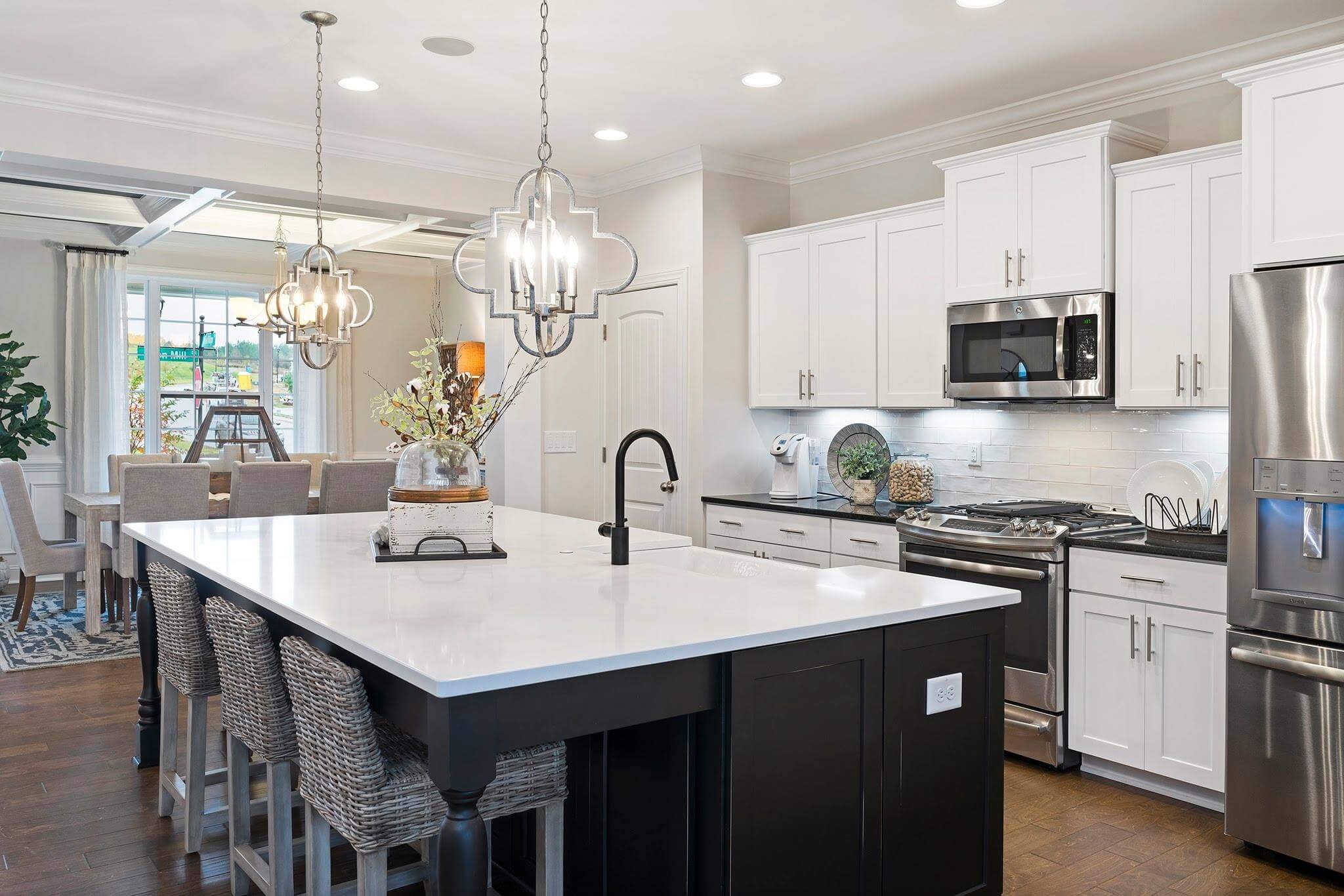 Royal Oaks Bennett model home open kitchen